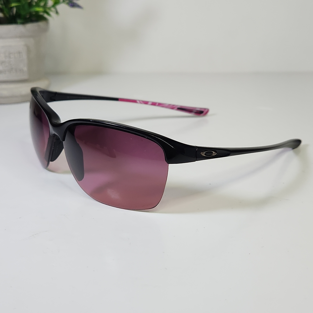 Oakleys Unstoppable Sunglasses Female. 009191